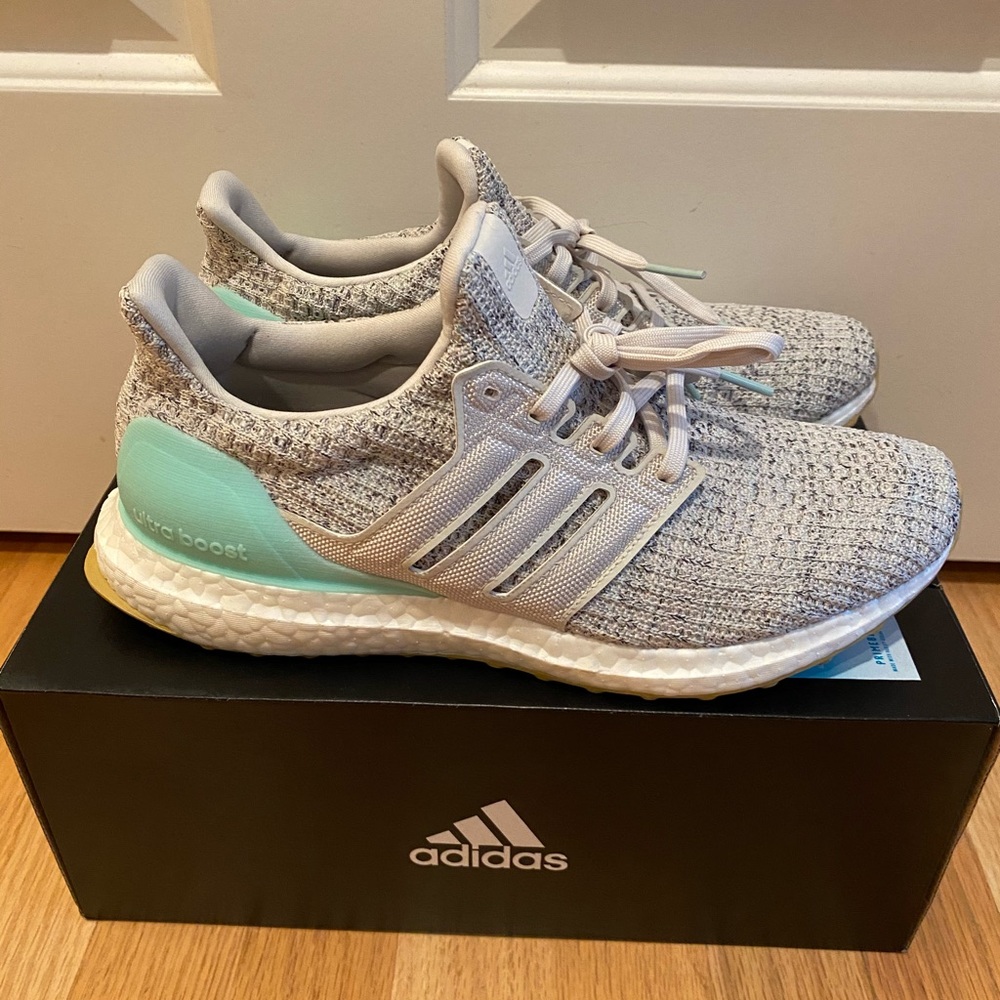 Brand new Women’s ADIDAS ULTRABOOST 8.5 gray/green